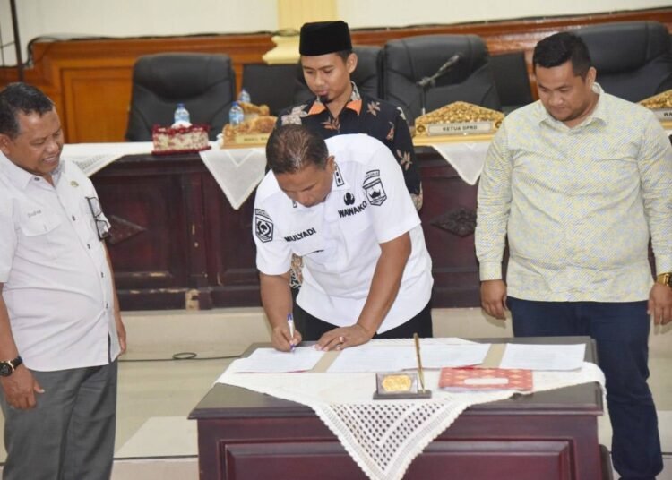 Pemerintah Kota Pariaman menetapkan lima Peraturan Daerah (Perda) strategis pada akhir tahun 2025 melalui Sidang Paripurna di Ruang Rapat Utama DPRD Kota Pariaman, Rabu (24/12/2025).