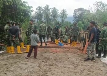 Usai Ambruk Diterjang Banjir Bandang, Jembatan di Padang Pariaman Kembali Dapat Dilalui