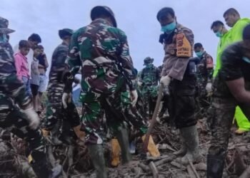 Jenazah Perempuan Ditemukan Tertimbun Material Banjir di Padang Pariaman