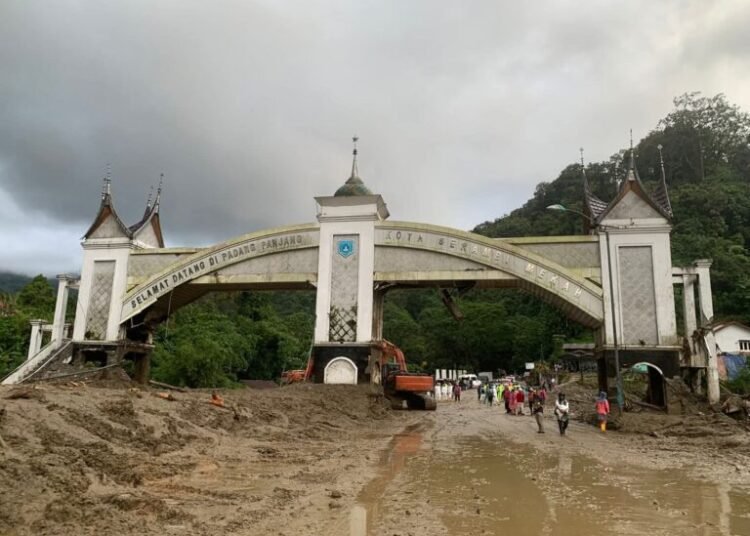 Tim SAR gabungan lanjutkan pencarian korban galodo di Padang Panjang. Foto: Ist