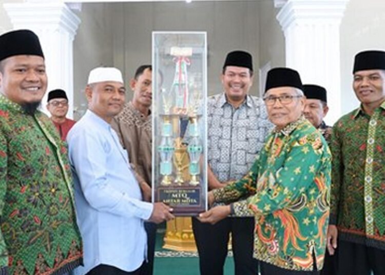 Wali Kota Pariaman, Yota Balad, membuka Pekan Olahraga dan Seni Santri Diniyah (Porsadin) ke-2 tingkat Kota Pariaman tahun 2025 yang digelar di Masjid Al Hidayah, Desa Tanjung Sabar, Kecamatan Pariaman Utara, Sabtu (6/12/2025).