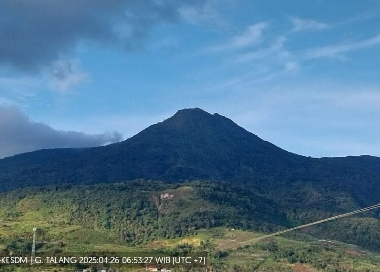 Tingkat aktivitas Gunung Talang yang berada di Kabupaten Solok, naik dari Level I (Normal) ke Level II (Waspada) pada Rabu (10/12/2025).