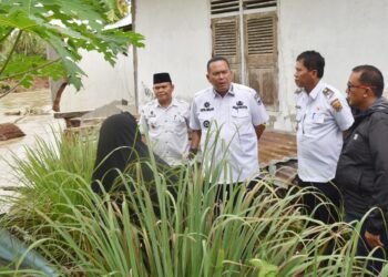 Wali Kota Pariaman Tinjau Rumah Warga Terdampak Abrasi Sungai di Marunggi