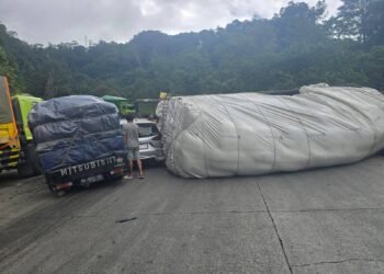 3 Kendaraan Terlibat Kecelakaan Beruntun di Jalan Lintas Padang–Solok