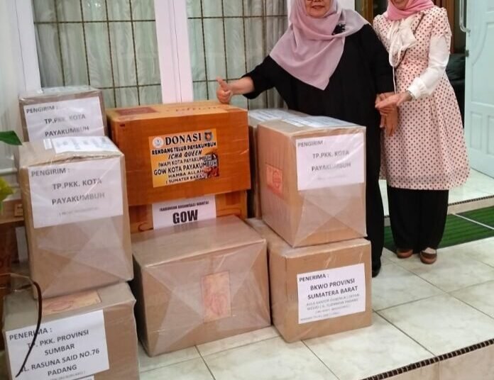 Tim Penggerak Pemberdayaan dan Kesejahteraan Keluarga (TP PKK) bersama Gabungan Organisasi Wanita (GOW) Payakumbuh menyalurkan 183 kilogram rendang siap makan untuk korban bencana di sejumlah wilayah di Sumatera.