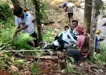 Motor Masuk Jurang di Pesisir Selatan, 2 Orang Luka Serius