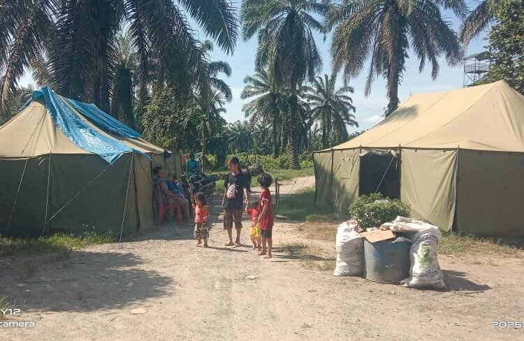 Sebanyak 113 warga Perumahan PT AMP3 Blok 2 Patok 17 di Nagari Salareh Aia, Kecamatan Palembayan, Agam, yang terdampak banjir mengalami kekurangan bantuan logistik dan kebutuhan dasar.