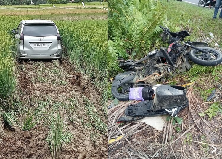 Mobil yang terlibat kecelakaan di Jalan Siti Manggopoh masuk ke area persawahan setelah bertabrakan dengan sepeda motor, Kamis (25/12)