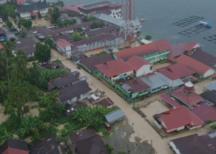 Galodo atau banjir bandang melanda Jorong Pasa Maninjau, Nagari Maninjau, Kecamatan Tanjung Raya, Agam, pada Kamis (25/12) sekitar pukul 14.00 WIB.