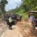 Melaju Kencang, Truk Batu Bara Rem Blong dan Terguling di Sijunjung