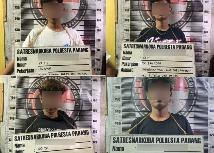 Satuan Reserse Narkoba Polresta Padang menahan empat pemuda asal Pesisir Selatan karena mereka memiliki ganja. Foto: Polresta Padang