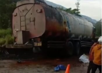 Truk CPO Tabrak Truk Batu Bara di Jalan Padang–Solok