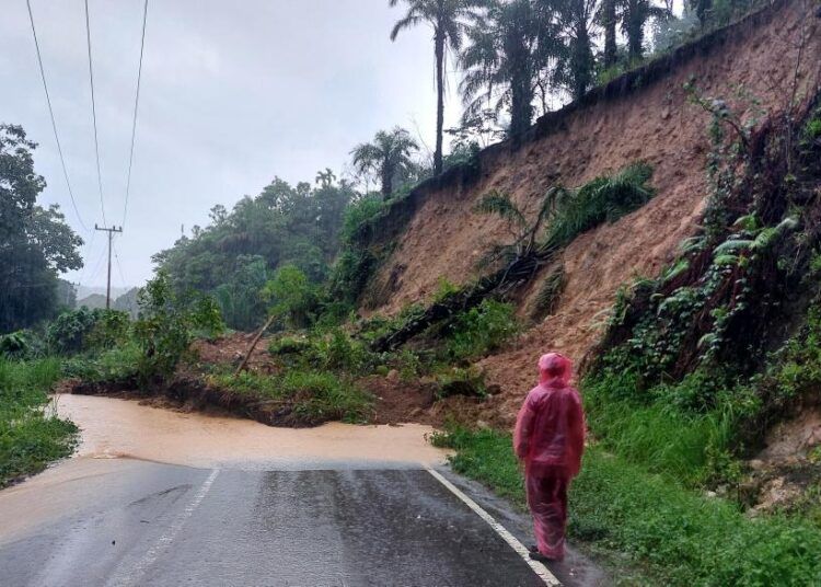Salah satu titik longsor di Kecamatan Palembayan, Kabupaten Agam, pada Selasa (30/12/2025) siang.