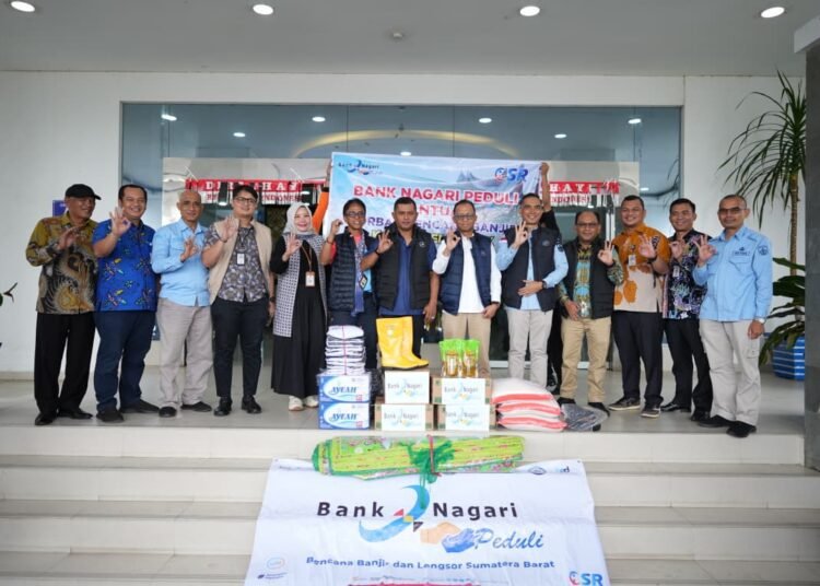 Bank Nagari kembali menunjukkan komitmennya terhadap kemanusiaan dan tanggung jawab sosial perusahaan (CSR) dengan menyerahkan bantuan untuk masyarakat terdampak bencana di Kabupaten Solok, Kamis (11/12/2025).