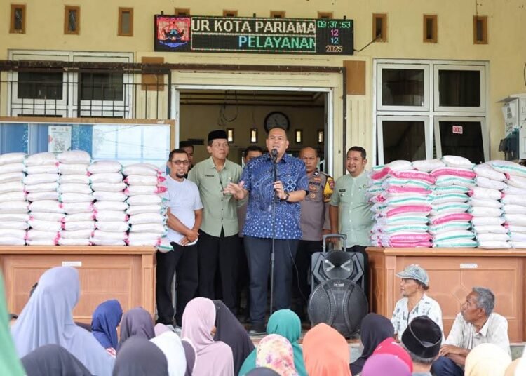 Pemerintah Kota (Pemko) Pariaman menyalurkan bantuan untuk korban banjir dan keluarga kurang mampu di Kecamatan Pariaman Tengah dan Kecamatan Pariaman Timur.