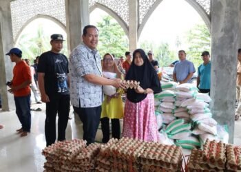 Pemko Pariaman Salurkan Bantuan Sembako untuk 250 KK Terdampak Banjir