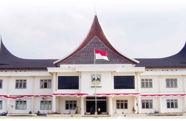 Pemkab Dharmasraya akan menggelar kegiatan keagamaan bertajuk “Muhasabah Dalam Suka dan Duka” di halaman Kantor Bupati di Pulau Punjung pada 7 Januari 2026.