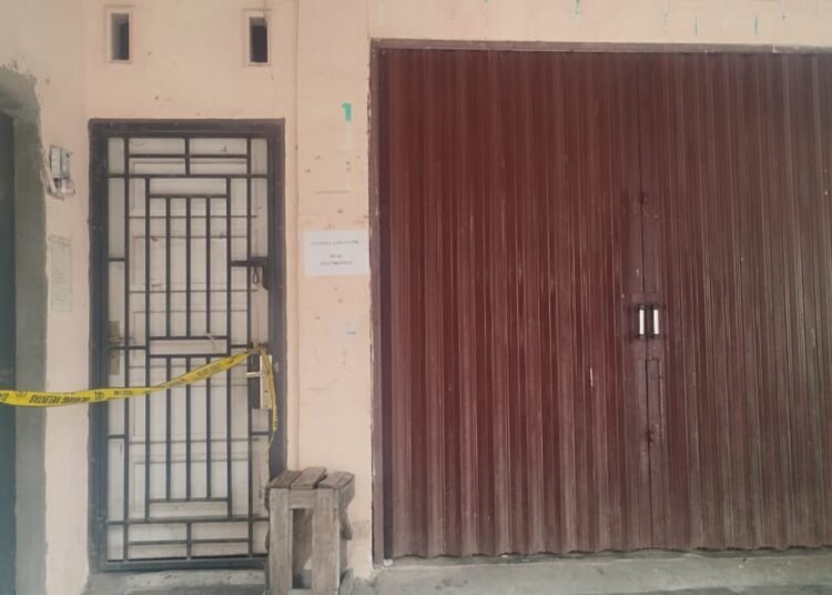 TKP penemuan janin di sebuah rumah kos di Kelurahan Anduring, Kecamatan Kuranji, Kota Padang, Minggu (4/1/2026) siang. Foto: Qadri/Sumbarkita