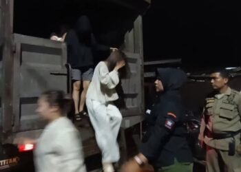Sejumlah Orang Diamankan Saat Patroli Malam Tahun Baru di Padang, Petugas Temukan Minuman Keras
