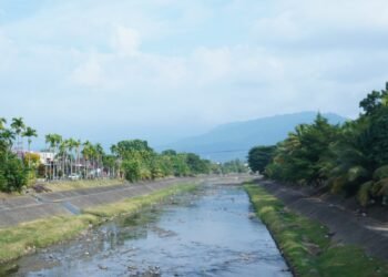 Penampakan Sungai di Padang Mengering, Dampak Kemarau Mulai Terasa