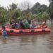 Hujan dan Angin Kencang Picu Banjir di Padang, Warga Dievakuasi Gunakan Perahu Karet