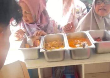 Ditertibkan Satpol PP Padang, Nasi Ampera Justru Habis Terjual