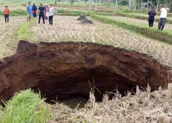 Fenomena Sinkhole Kejutkan Warga Limapuluh Kota, Diawali Dentuman Keras