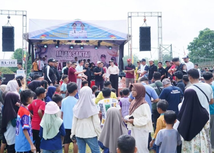 Pemerintah Kabupaten Dharmasraya menggelar kegiatan jalan santai berhadiah untuk memeriahkan Hari Ulang Tahun (HUT) ke-22 Dharmasraya, Minggu (4/1/2026) pagi.