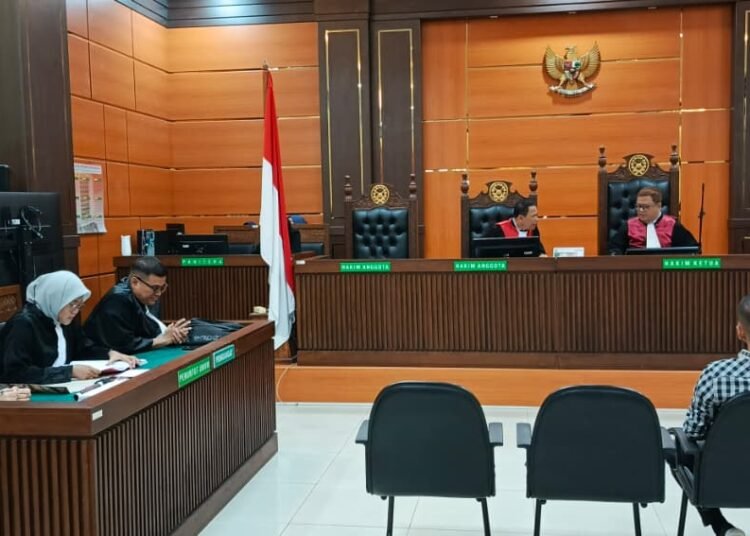 Tim JPU Kejari Pesisir Selatan membacakan tuntutan terhadap terdakwa di Pengadilan Tindak Pidana Korupsi Padang pada Senin (5/1/26). Foto: Kejari Pesisir Selatan