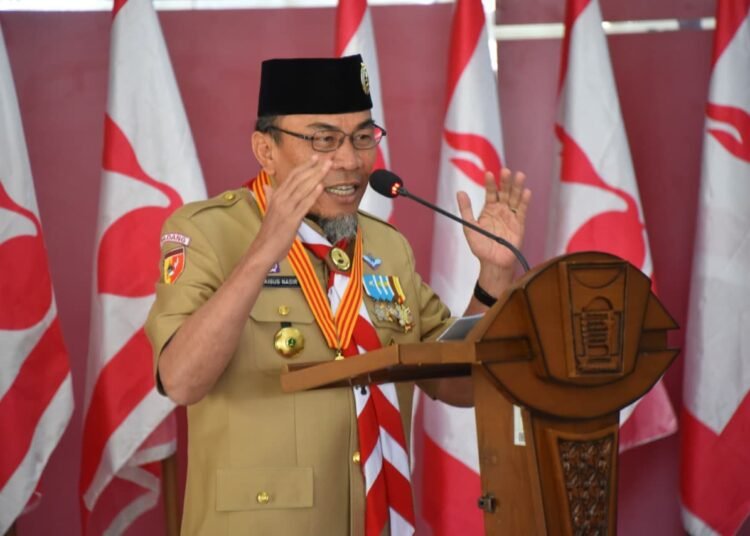 Wakil Wali Kota Padang, Maigus Nasir, memberikan kata sambutan pada Rakercab Gerakan Pramuka Kota Padang di Ruang Bagindo Aziz Chan, Balai Kota Padang Aie Pacah, Sabtu (10/1/2026). Foto: Pemko Padang