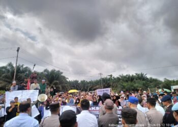 Warga Demo PT TKA, Bupati Dharmasraya Tegaskan Perusahaan Wajib Berikan Lahan Plasma