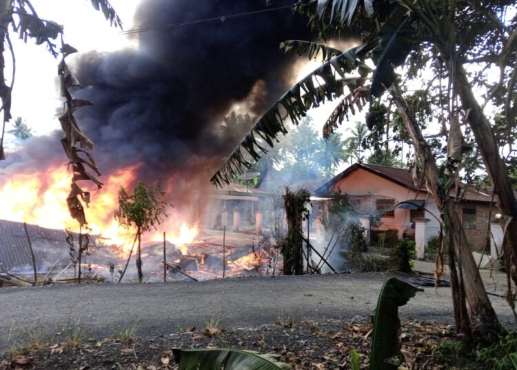 Kebakaran hebat melanda Nagari Jopang Mangganti, Kecamatan Mungka, Kabupaten Limapuluh Kota, Kamis (15/1/2026) sore.