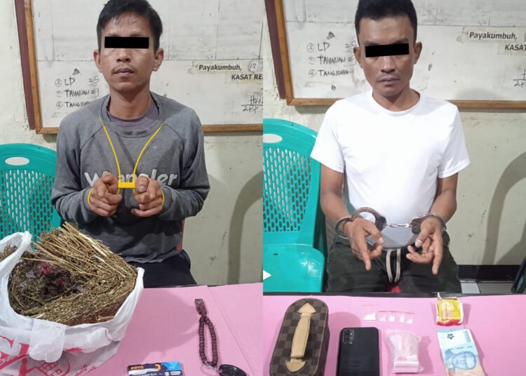 AM (34) dan RJ (42) ditahan di Mapolres Payakumbuh.
