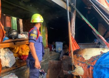 Warung di Pasar Raya Padang Terbakar, 4 Mobil Damkar dan 70 Petugas Diturunkan