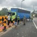 Ban Depan Pecah, Truk Tabrak Pembatas Jembatan di Dharmasraya