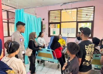 Mobil Pikap Tabrak Truk Tronton di Limapuluh Kota, 3 Korban Dilarikan ke Puskesmas