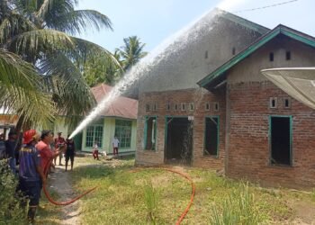 Sebuah Rumah Warga Terbakar di Pariaman, 3 Mobil Damkar Dikerahkan