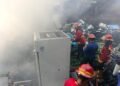 Sebuah Gudang Rongsokan di Padang Terbakar, 5 Mobil Damkar Diterjunkan