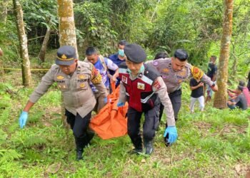 Warga Temukan Mayat Pria Lansia di Kebun Karet Tanah Datar