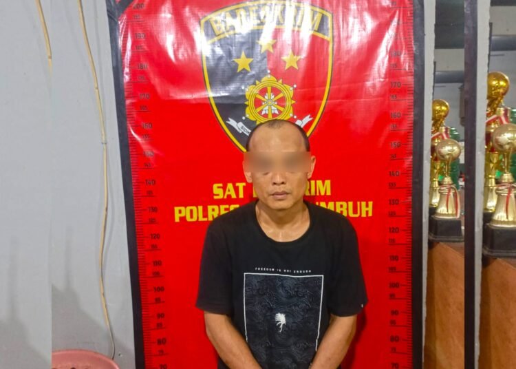 Polisi menangkap tersangka penganiayaan inisial RI (36) di rumahnya di Kelurahan Sungai Durian, Kecamatan Lamposi Tigo Nagari, Kota Payakumbuh, pada Rabu (7/1). Foto: Polres Payakumbuh