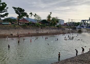 Pascabanjir Bandang Banda Kali Padang Jadi Tempat Wisata Dadakan