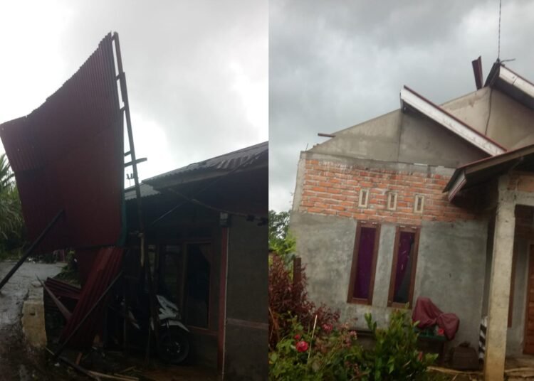 Enam rumah warga di Jorong Gobah, Nagari Bukik Batabuah, Kecamatan Banuhampu, Kabupaten Agam, rusak akibat diterjang angin puting beliung pada Minggu (11/1) sore. Foto: Ist