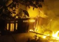 Gudang Kayu Tetangganya Terbakar, Bangunan Permanen Kabid Damkar Pasaman Barat Habis Terbakar