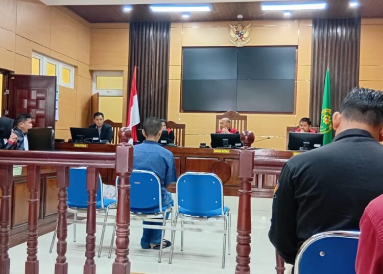 Sidang lanjutan perkara dugaan pembunuhan berencana disertai mutilasi terhadap tiga perempuan kembali digelar di Pengadilan Negeri Pariaman, Kamis (19/2). Terdakwa dalam perkara ini adalah Satria Juhanda (25), alias Wanda.