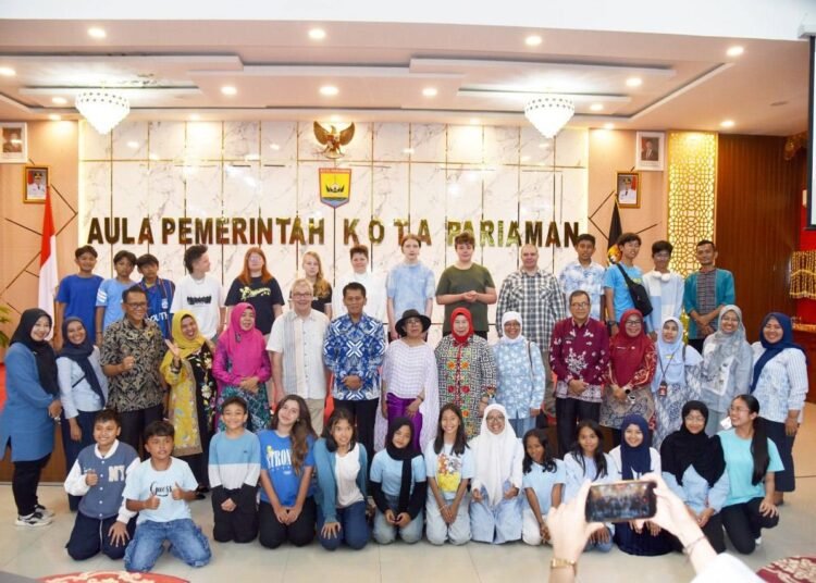 Pemerintah Kota Pariaman menerima kunjungan silaturahmi peserta Program Pertukaran Pelajar Yayasan Anak dan Remaja Indonesia (YARI) bersama Eno School Finlandia di Aula Balai Kota Pariaman, Kamis (5/2/2026).