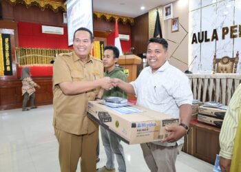 UMKM Terdampak Banjir di Pariaman Dibantu Peralatan Usaha dan Trauma Healing