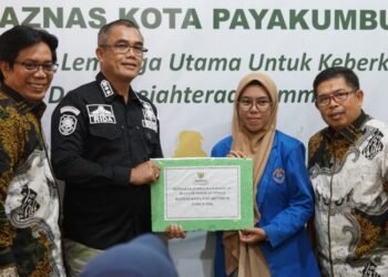 Pemko Payakumbuh dan Baznas Salurkan Bantuan Pendidikan untuk 100 Mahasiswa Kurang Mampu