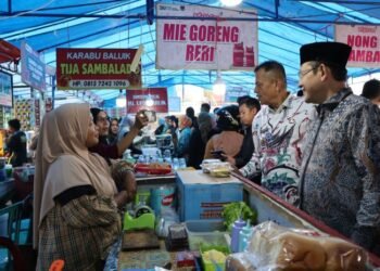 Tinjau Pasa Pabukoan di Jalan Gambir, Wali Kota Payakumbuh Imbau Pedagang Patuhi Aturan