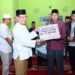 Wali Kota Payakumbuh Serahkan Bantuan Rp35 Juta untuk Masjid Baiturrahman saat Safari Ramadan