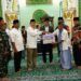 Wali Kota Payakumbuh Serahkan Bantuan Rp25 Juta untuk Masjid Nurul Jannah saat Safari Ramadan 1447 H
